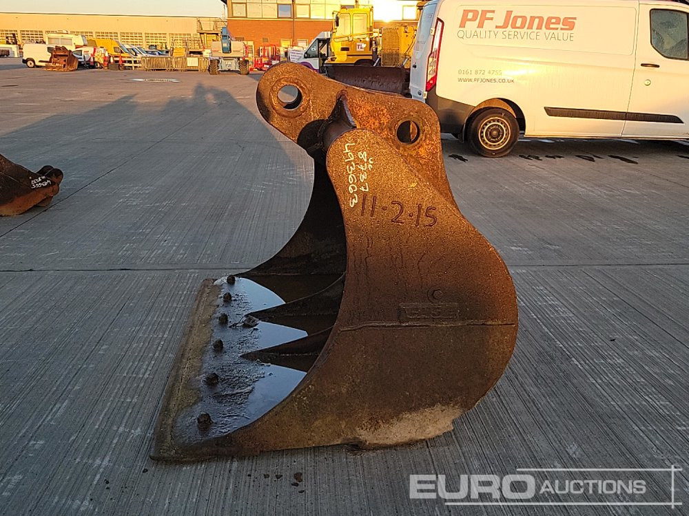 Case 64" Clay Digging Bucket 90mm Pin to suit 30 Ton Excavator - Bucket: picture 2 Case 64" Clay Digging Bucket 90mm Pin to suit 30 Ton Excavator - Bucket: picture 2