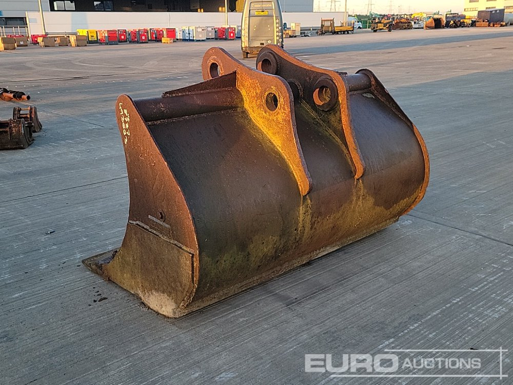 Case 64" Clay Digging Bucket 90mm Pin to suit 30 Ton Excavator - Bucket: picture 3 Case 64" Clay Digging Bucket 90mm Pin to suit 30 Ton Excavator - Bucket: picture 3