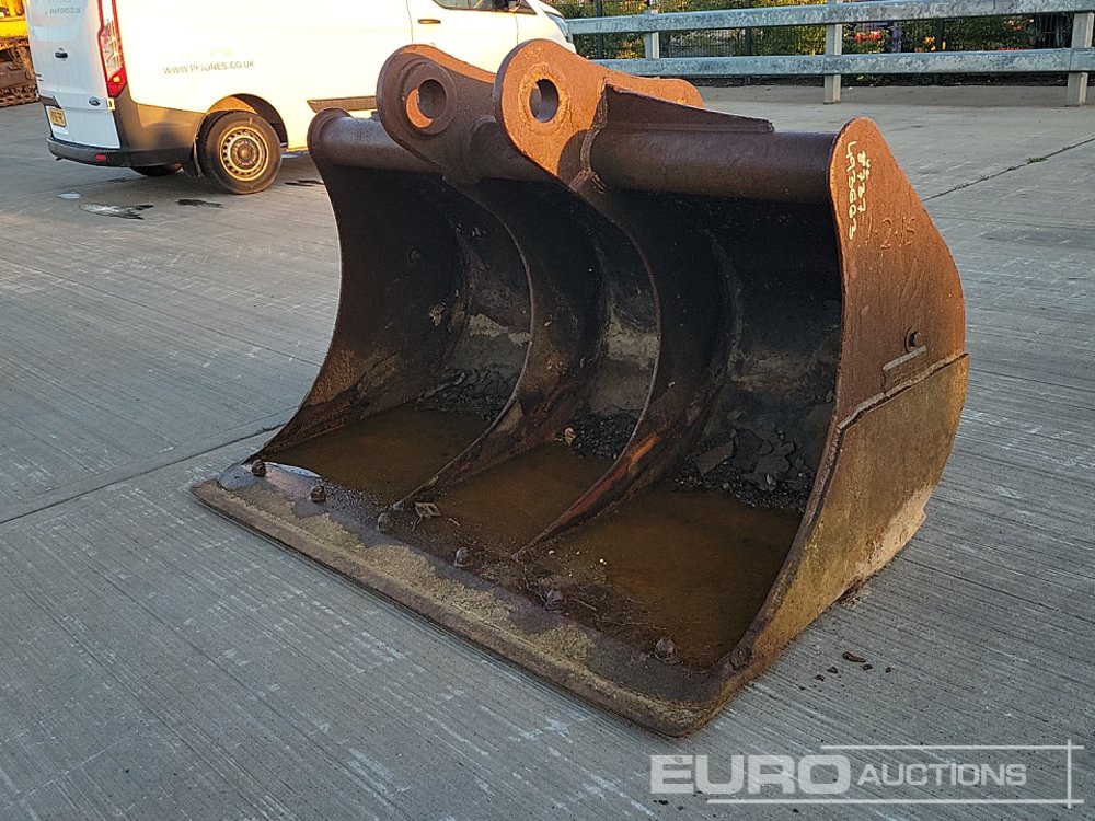 Case 64" Clay Digging Bucket 90mm Pin to suit 30 Ton Excavator - Bucket: picture 1 Case 64" Clay Digging Bucket 90mm Pin to suit 30 Ton Excavator - Bucket: picture 1