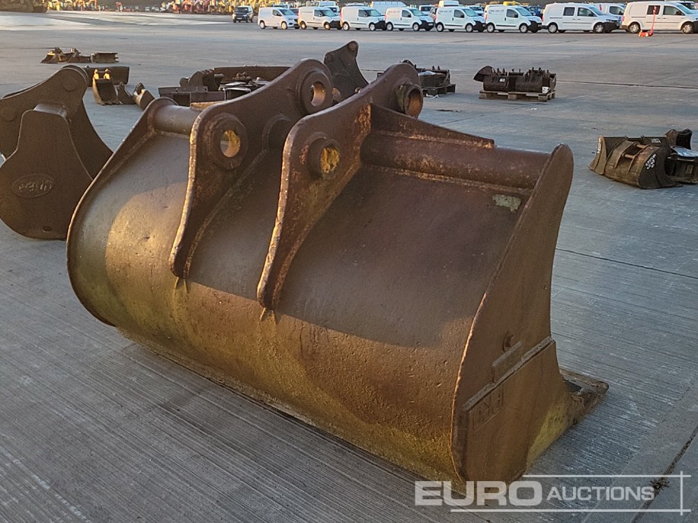 Case 64" Clay Digging Bucket 90mm Pin to suit 30 Ton Excavator - Bucket: picture 5 Case 64" Clay Digging Bucket 90mm Pin to suit 30 Ton Excavator - Bucket: picture 5