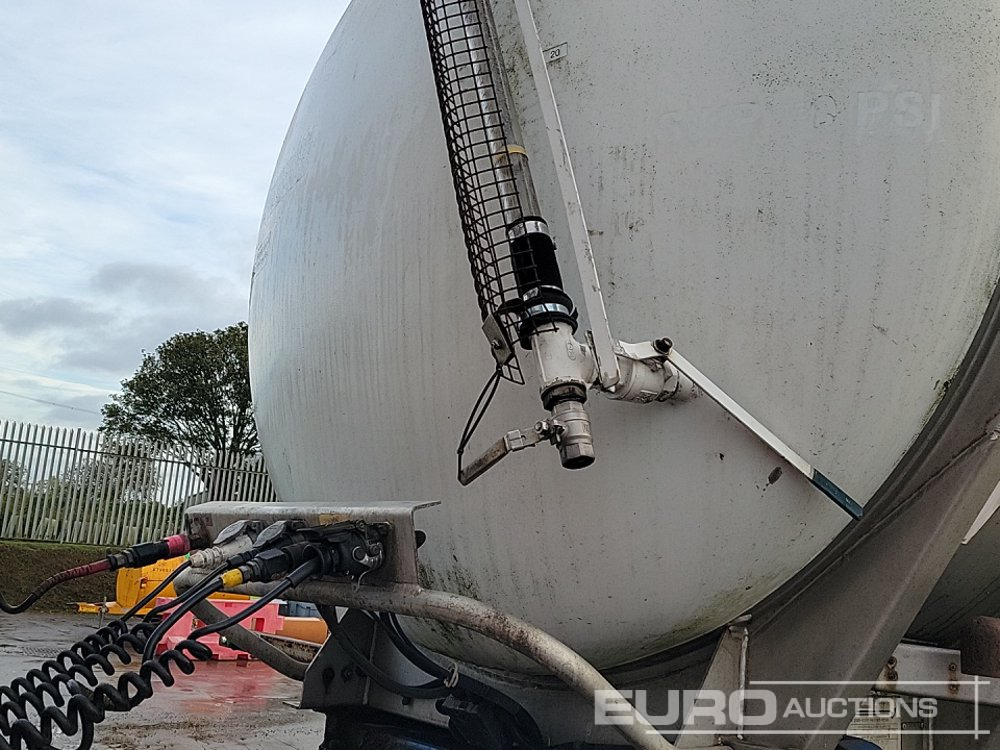 Tank semi-trailer Crane Freuhauf Tri Axle Tanker Trailer: picture 40