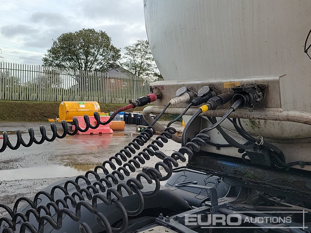 Tank semi-trailer Crane Freuhauf Tri Axle Tanker Trailer: picture 42