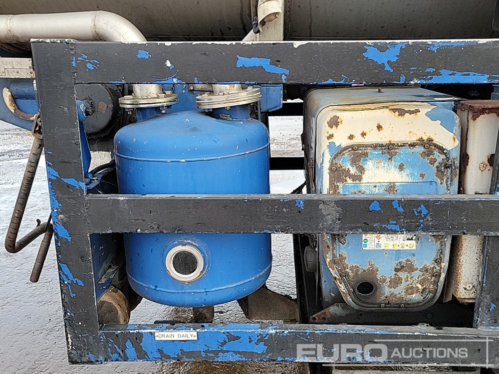 Tank semi-trailer Crane Freuhauf Tri Axle Tanker Trailer: picture 34