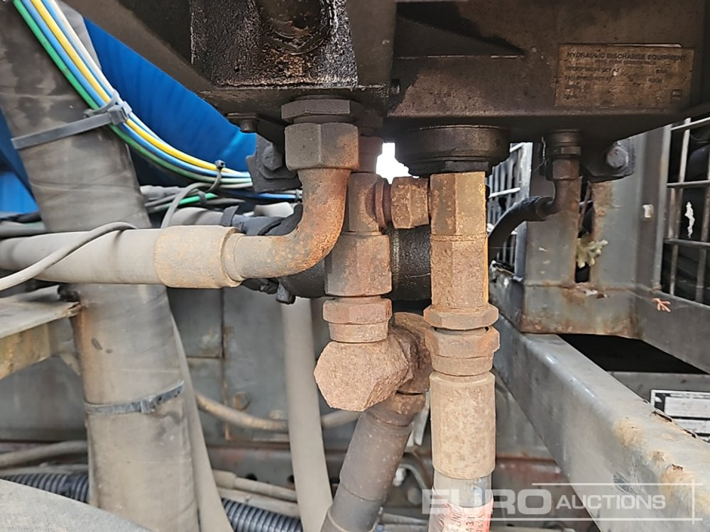 Tank truck DAF CF410: picture 46