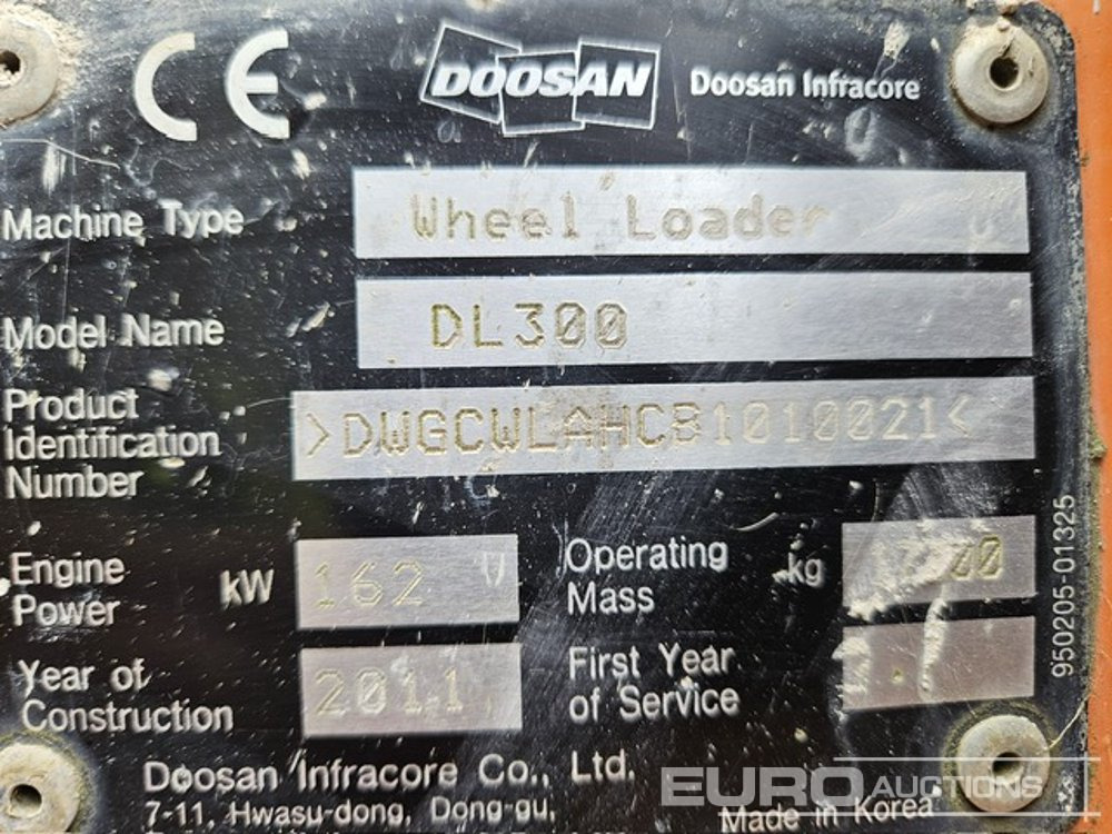 Wheel loader Doosan DL300: picture 11