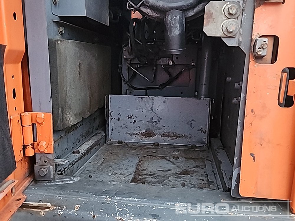 Crawler excavator Hitachi ZX210LC-3: picture 35 Crawler excavator Hitachi ZX210LC-3: picture 35