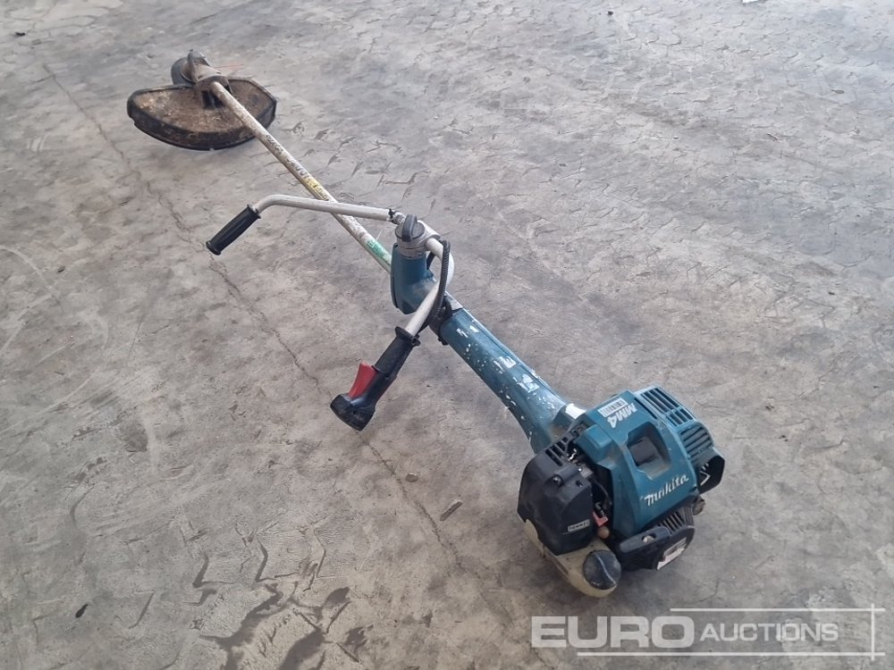 Makita Petrol Strimmer - Workshop equipment: picture 2 Makita Petrol Strimmer - Workshop equipment: picture 2