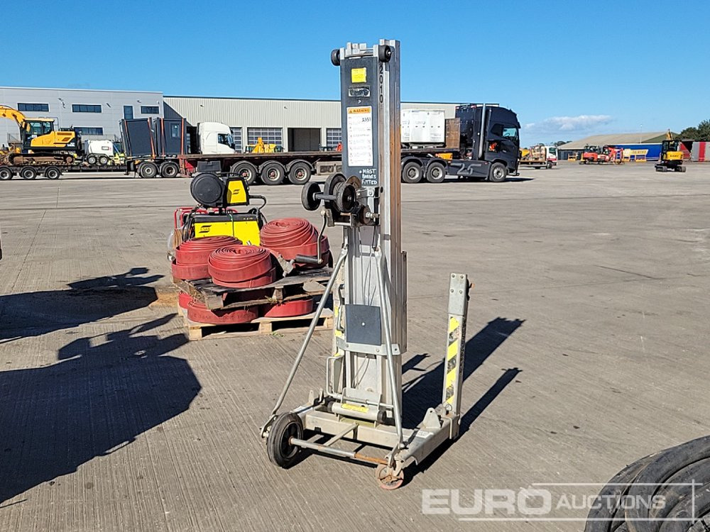 Sumner 2010 - Material handling equipment: picture 1 Sumner 2010 - Material handling equipment: picture 1