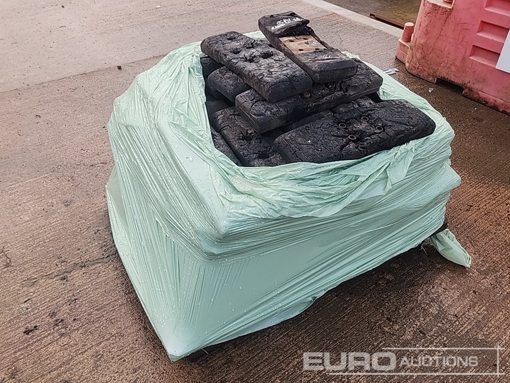 Pallet of 500mm Rubber Block Pads to suit Excavator - Track for Construction machinery: picture 3 Pallet of 500mm Rubber Block Pads to suit Excavator - Track for Construction machinery: picture 3