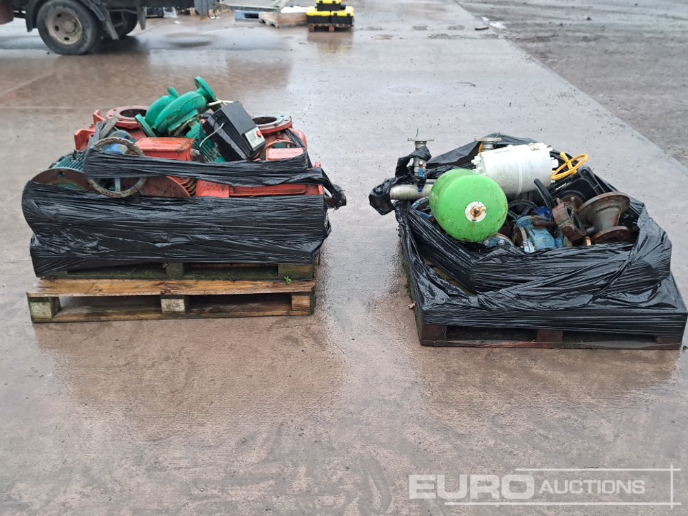 Pallet of Water Fittings & Pumps (2 of) - Construction equipment: picture 4 Pallet of Water Fittings & Pumps (2 of) - Construction equipment: picture 4