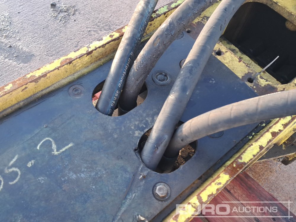 Soosan Hydraulic Breaker 80mm Pin to suit 20 Ton Excavator - Hydraulic hammer: picture 5 Soosan Hydraulic Breaker 80mm Pin to suit 20 Ton Excavator - Hydraulic hammer: picture 5