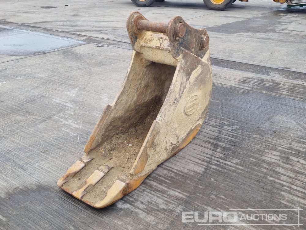 Strickland 18" Digging Bucket 65mm Pin to suit 13 Ton Excavator - Bucket: picture 1 Strickland 18" Digging Bucket 65mm Pin to suit 13 Ton Excavator - Bucket: picture 1