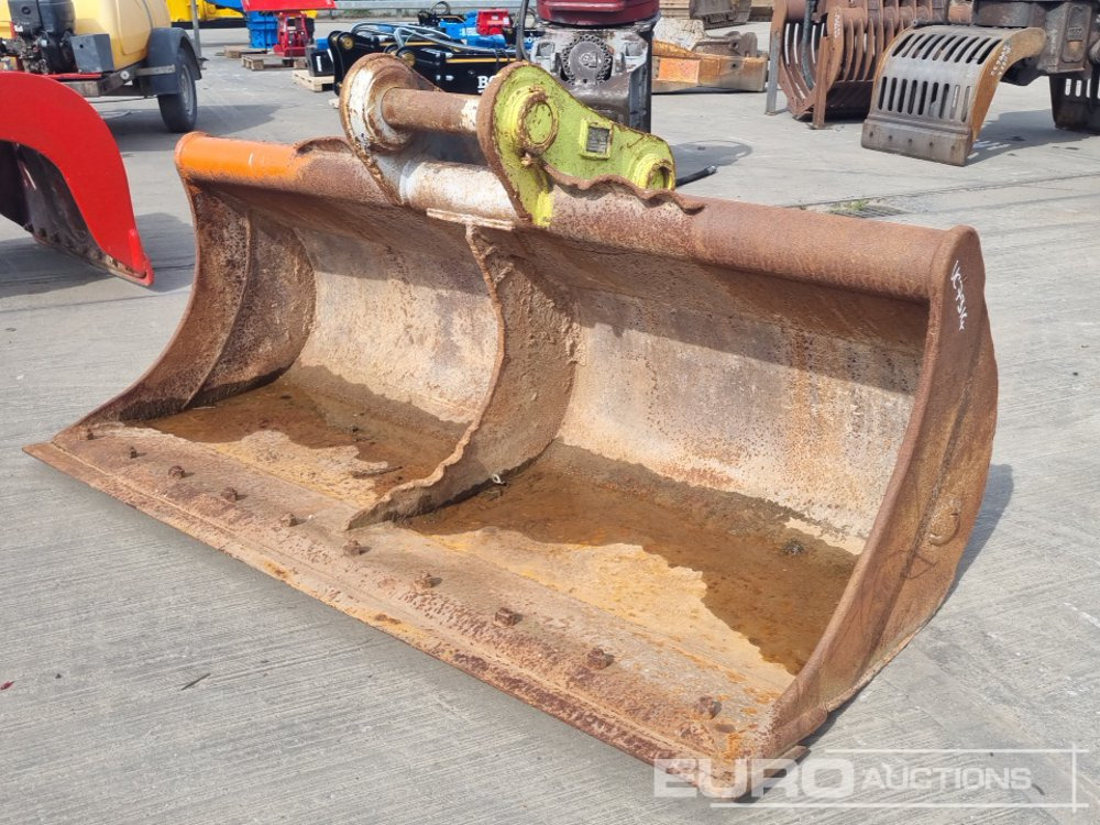 Strickland 84" Ditching Bucket 80mm Pin to suit 20 Ton Excavator - Bucket: picture 1 Strickland 84" Ditching Bucket 80mm Pin to suit 20 Ton Excavator - Bucket: picture 1