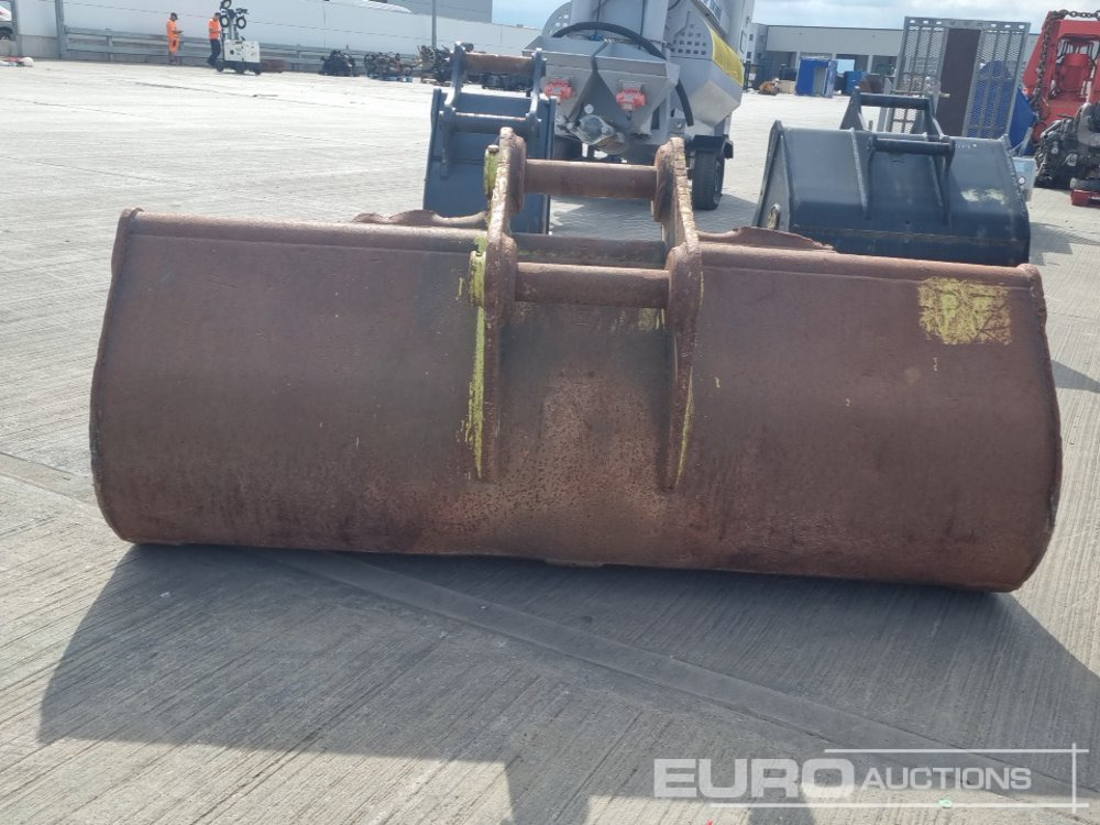 Strickland 84" Ditching Bucket 80mm Pin to suit 20 Ton Excavator - Bucket: picture 4 Strickland 84" Ditching Bucket 80mm Pin to suit 20 Ton Excavator - Bucket: picture 4
