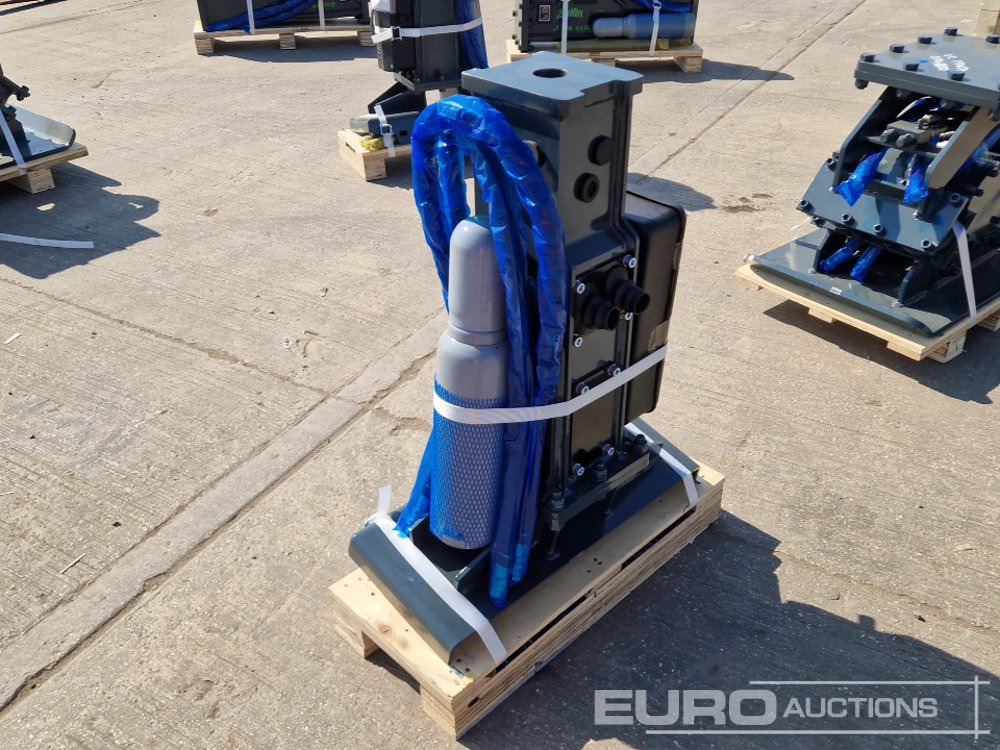 Unused 2025 Hydraulic Breaker to suit Skidsteer - Hydraulic hammer: picture 3 Unused 2025 Hydraulic Breaker to suit Skidsteer - Hydraulic hammer: picture 3