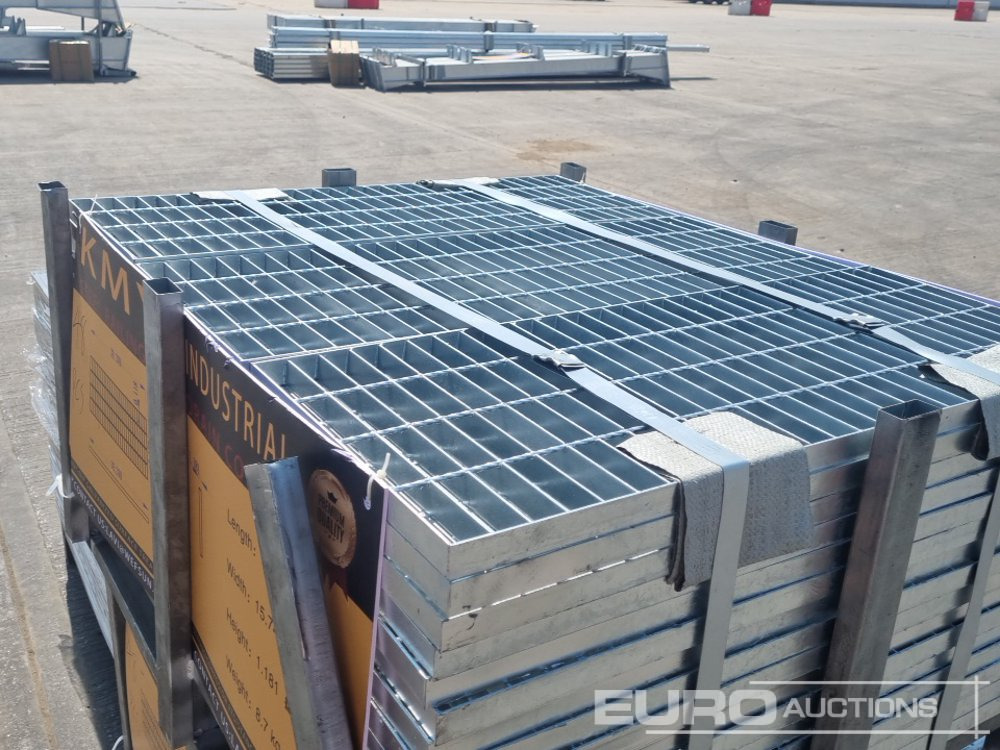Construction equipment Unused 2025 KMY INDUSTRIAL Steel Grating (2 of), Stillage of Metal Fencing Posts: picture 18