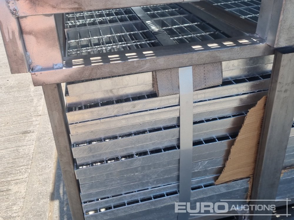 Construction equipment Unused 2025 KMY INDUSTRIAL Steel Grating (2 of), Stillage of Metal Fencing Posts: picture 20