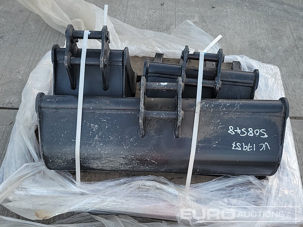 Unused 34" Ditching, 18", 12" Digging Bucket 30mm Pin to suit Mini Excavator - Bucket: picture 4 Unused 34" Ditching, 18", 12" Digging Bucket 30mm Pin to suit Mini Excavator - Bucket: picture 4