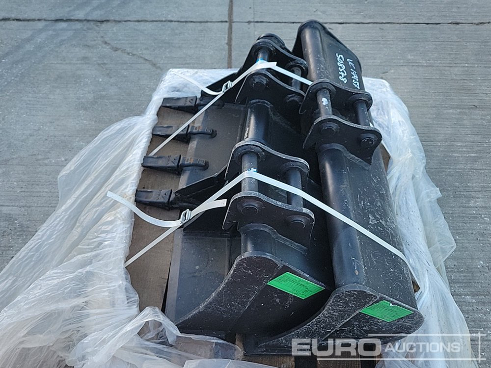 Unused 34" Ditching, 18", 12" Digging Bucket 30mm Pin to suit Mini Excavator - Bucket: picture 2 Unused 34" Ditching, 18", 12" Digging Bucket 30mm Pin to suit Mini Excavator - Bucket: picture 2