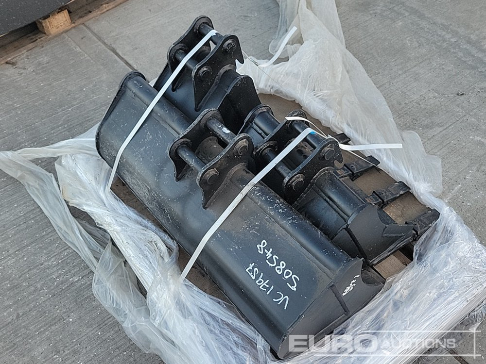 Unused 34" Ditching, 18", 12" Digging Bucket 30mm Pin to suit Mini Excavator - Bucket: picture 5 Unused 34" Ditching, 18", 12" Digging Bucket 30mm Pin to suit Mini Excavator - Bucket: picture 5