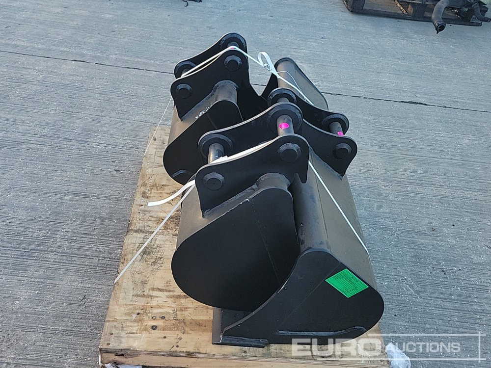 Unused 42" Ditching, 16", 12" Digging Bucket 40mm Pin to suit Mini Excavator - Bucket: picture 2 Unused 42" Ditching, 16", 12" Digging Bucket 40mm Pin to suit Mini Excavator - Bucket: picture 2