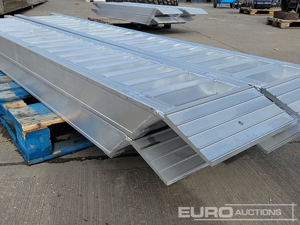 Construction equipment Unused Aluminium Low Loader Ramps (4 of): picture 11