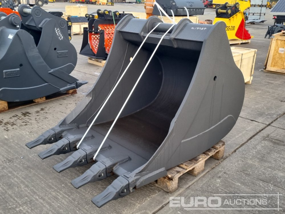 Unused CNH 44" Scoop Bucket 80mm Pin to suit 20 Ton Excavator - Bucket: picture 1 Unused CNH 44" Scoop Bucket 80mm Pin to suit 20 Ton Excavator - Bucket: picture 1