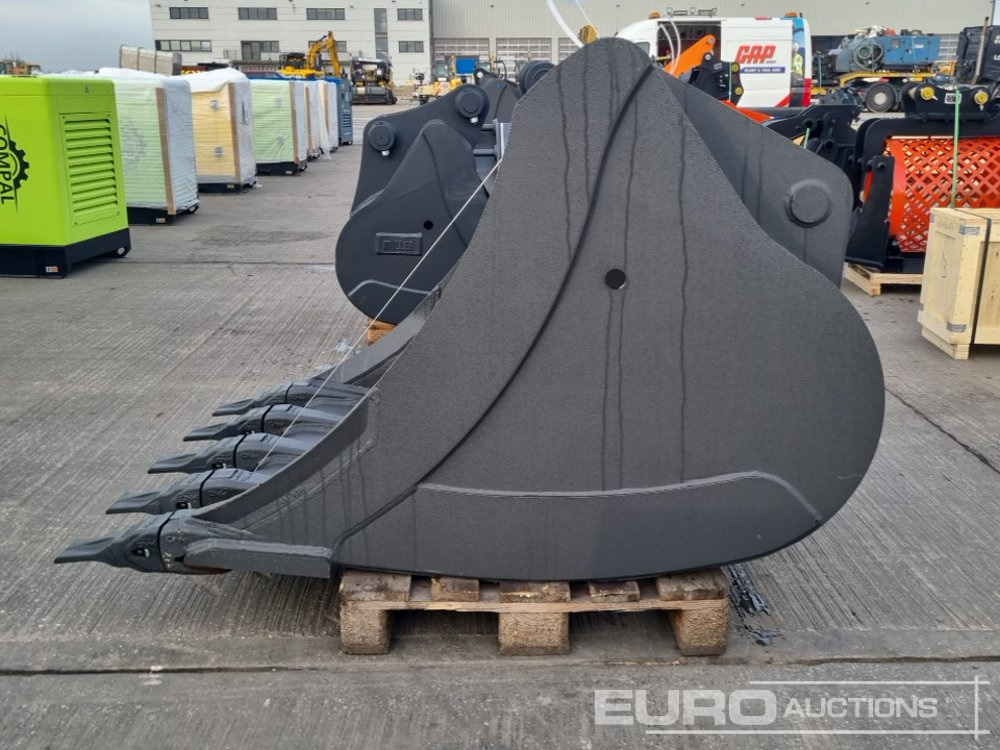 Unused CNH 44" Scoop Bucket 80mm Pin to suit 20 Ton Excavator - Bucket: picture 2 Unused CNH 44" Scoop Bucket 80mm Pin to suit 20 Ton Excavator - Bucket: picture 2