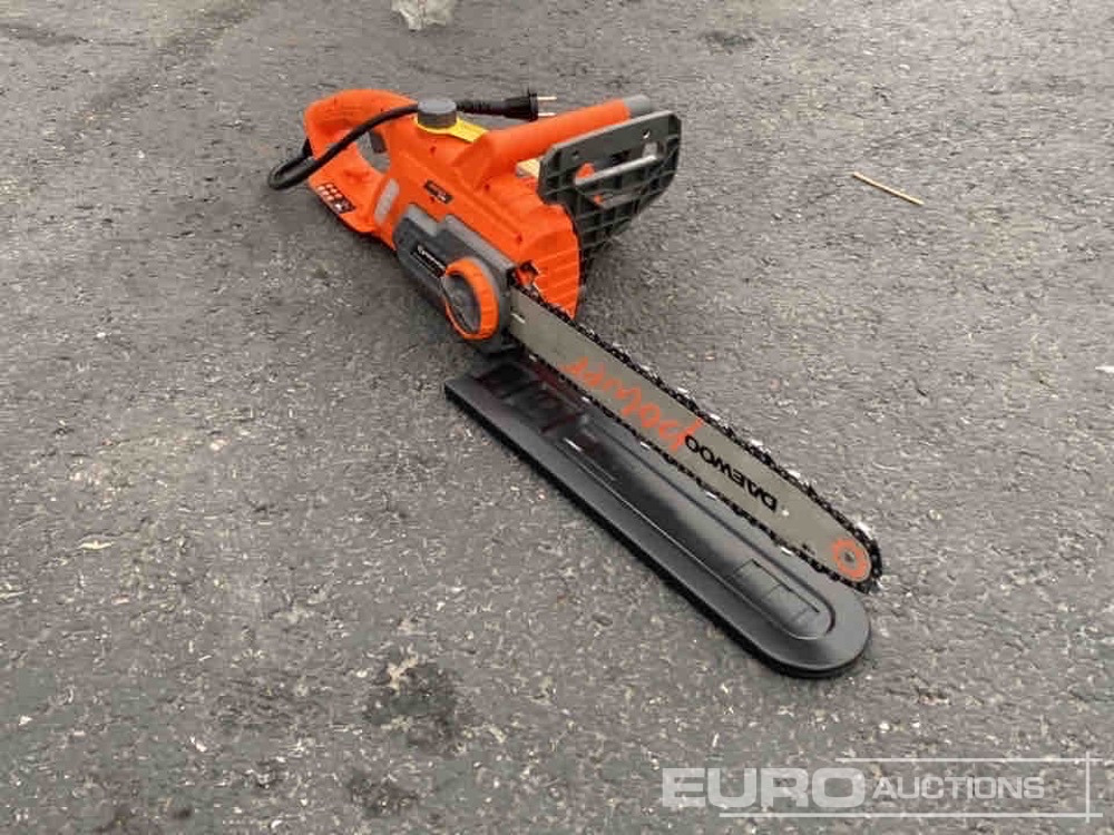 Unused Daewoo DCS2016E 2000W Electric Chainsaw (2 of) - Workshop equipment: picture 5 Unused Daewoo DCS2016E 2000W Electric Chainsaw (2 of) - Workshop equipment: picture 5