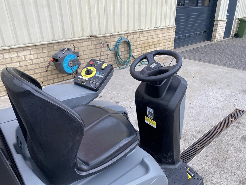 Leasing of Kärcher KM 105/110 R Bp, Veegmachine, hoogkieper Kärcher KM 105/110 R Bp, Veegmachine, hoogkieper: picture 9 Leasing of Kärcher KM 105/110 R Bp, Veegmachine, hoogkieper Kärcher KM 105/110 R Bp, Veegmachine, hoogkieper: picture 9