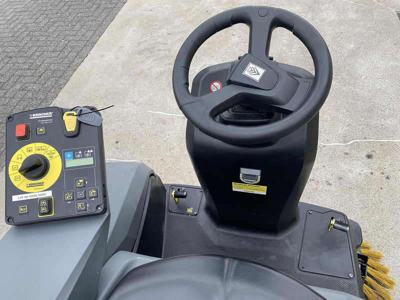 Leasing of Kärcher KM 105/110 R Bp, Veegmachine, hoogkieper Kärcher KM 105/110 R Bp, Veegmachine, hoogkieper: picture 11 Leasing of Kärcher KM 105/110 R Bp, Veegmachine, hoogkieper Kärcher KM 105/110 R Bp, Veegmachine, hoogkieper: picture 11