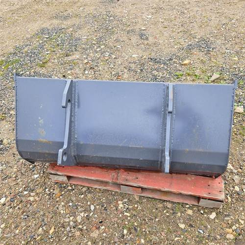 ABC 130 cm - Loader bucket: picture 4 ABC 130 cm - Loader bucket: picture 4
