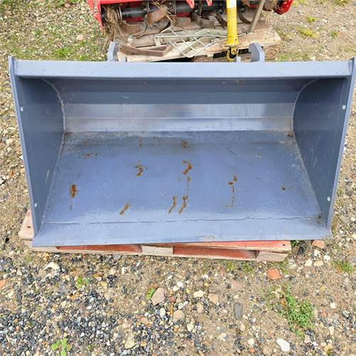 ABC 130 cm - Loader bucket: picture 2 ABC 130 cm - Loader bucket: picture 2