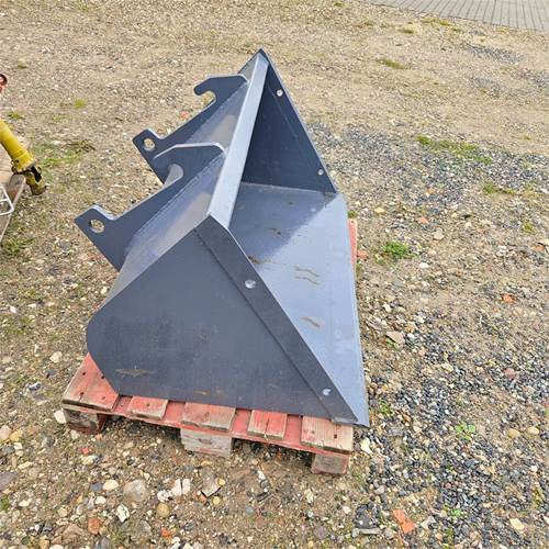 ABC 130 cm - Loader bucket: picture 1 ABC 130 cm - Loader bucket: picture 1