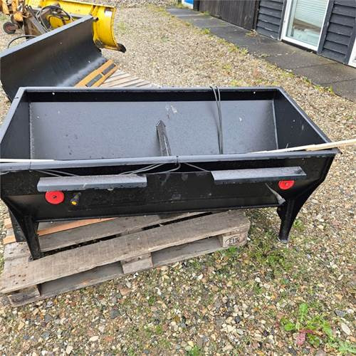 ABC Unknown - Sand/ Salt spreader: picture 3 ABC Unknown - Sand/ Salt spreader: picture 3