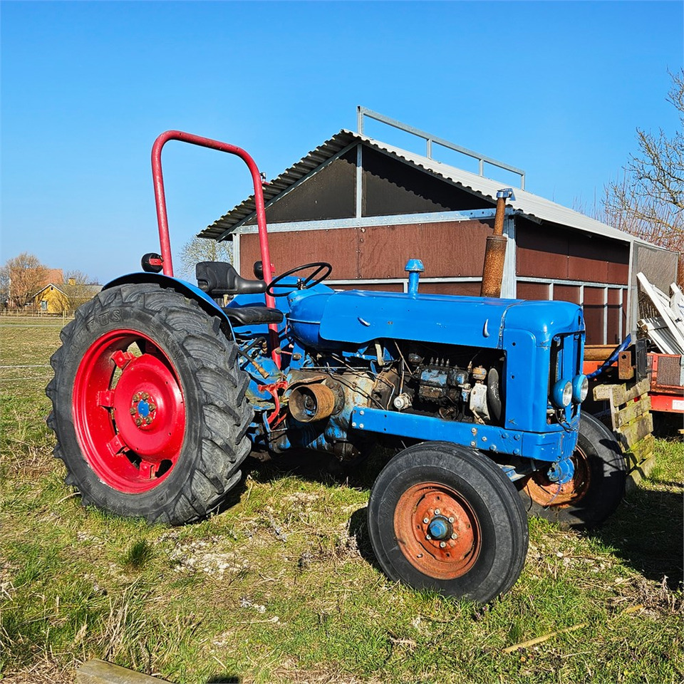 Ford T2 - Farm tractor: picture 1 Ford T2 - Farm tractor: picture 1