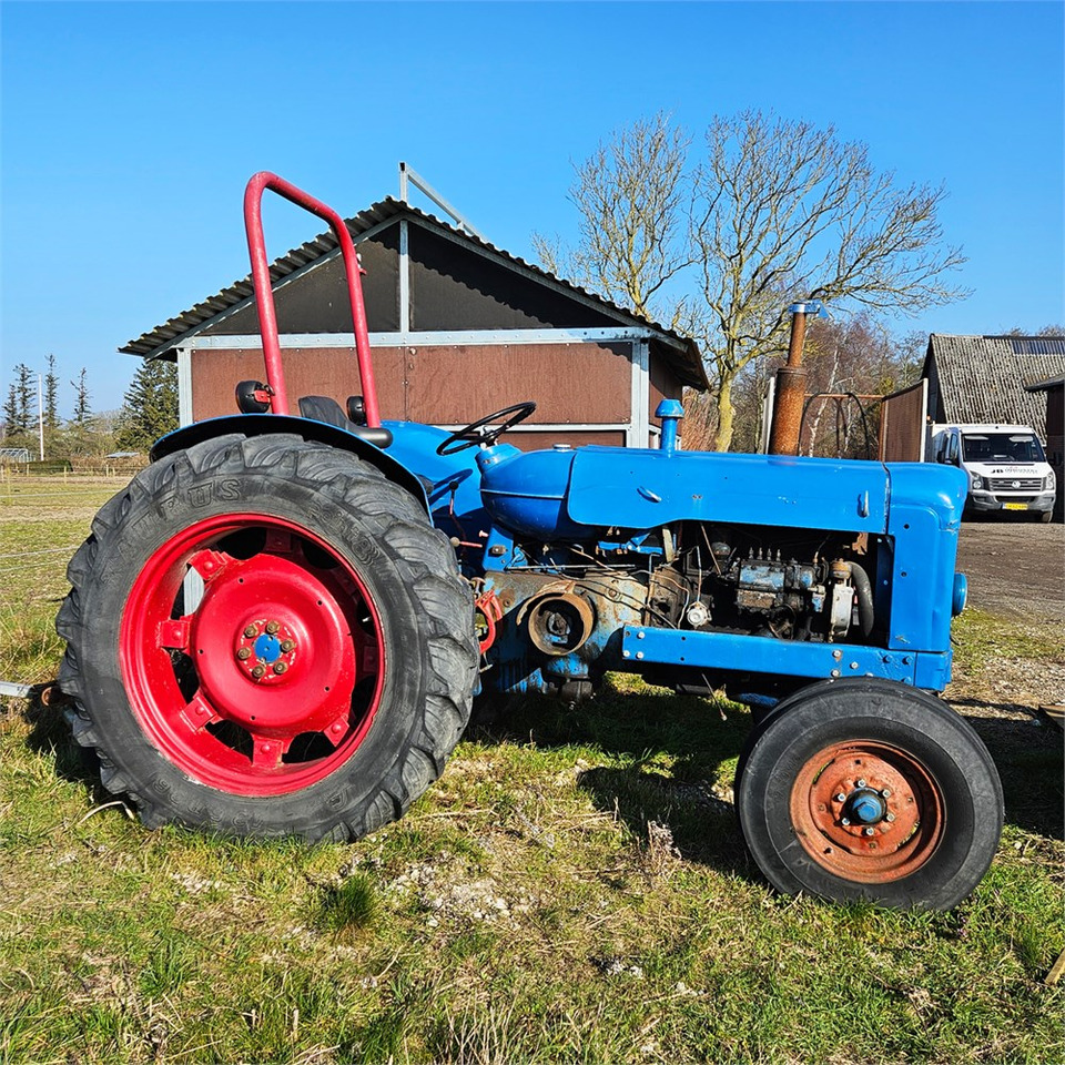 Ford T2 - Farm tractor: picture 2 Ford T2 - Farm tractor: picture 2