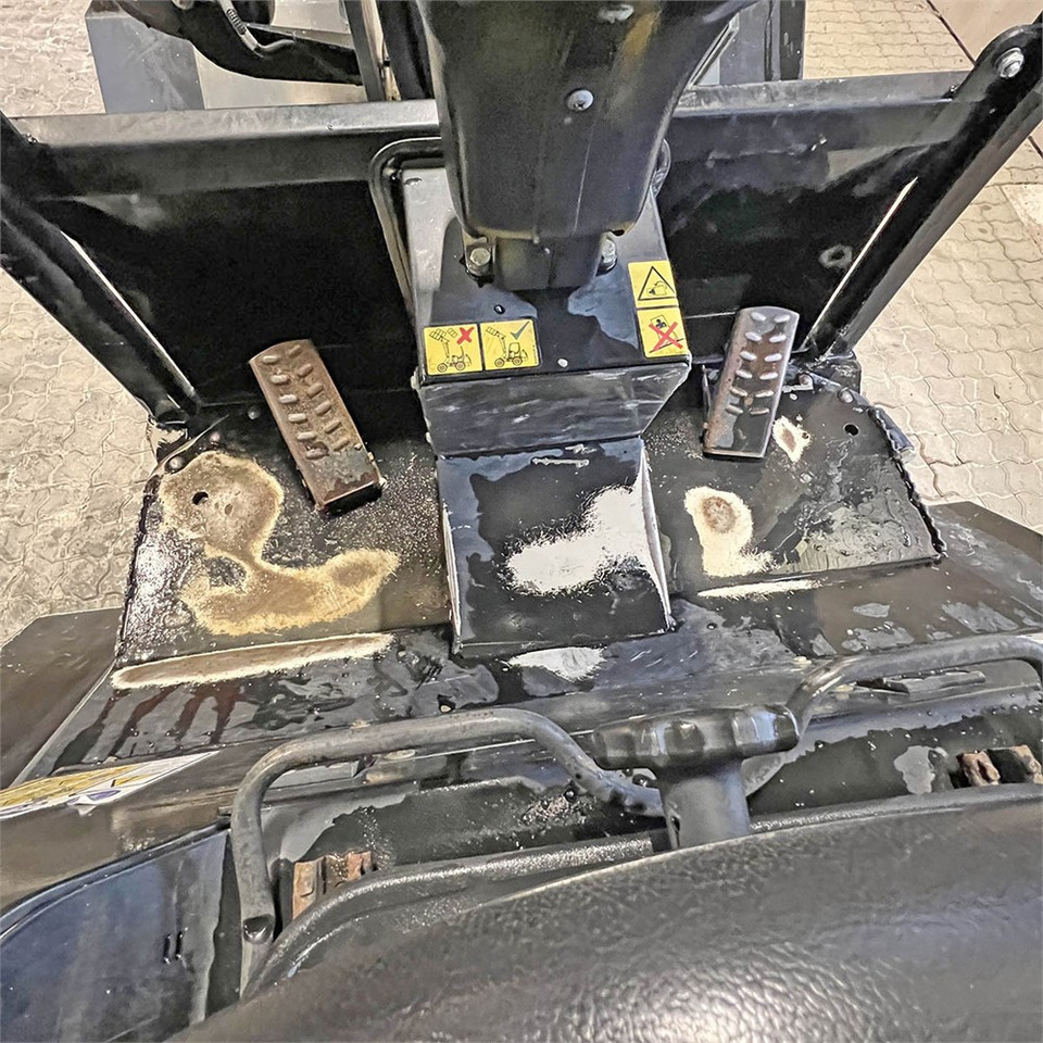 Wheel loader Giant V452T X-Tra HD: picture 22