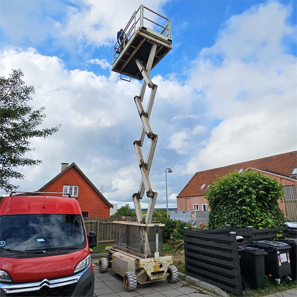 Holland Lift MONOSTAR Y-83EL16 - Scissor lift: picture 4 Holland Lift MONOSTAR Y-83EL16 - Scissor lift: picture 4