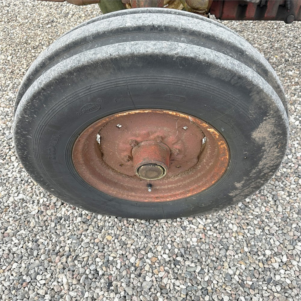 Farm tractor International IH 474: picture 34 Farm tractor International IH 474: picture 34