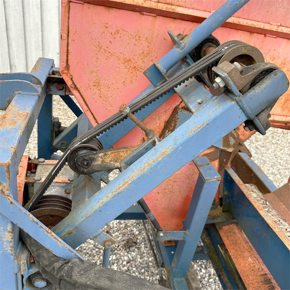 Farm tractor International IH 474: picture 31 Farm tractor International IH 474: picture 31