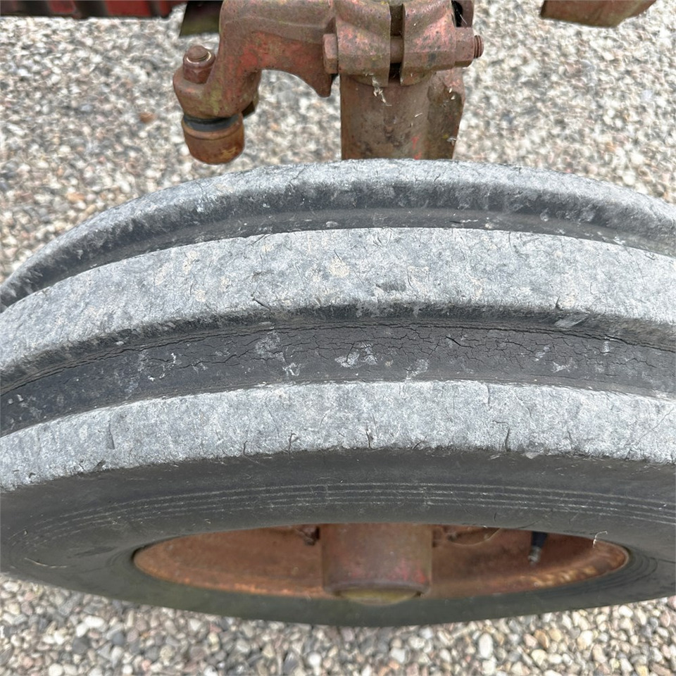 Farm tractor International IH 474: picture 41 Farm tractor International IH 474: picture 41