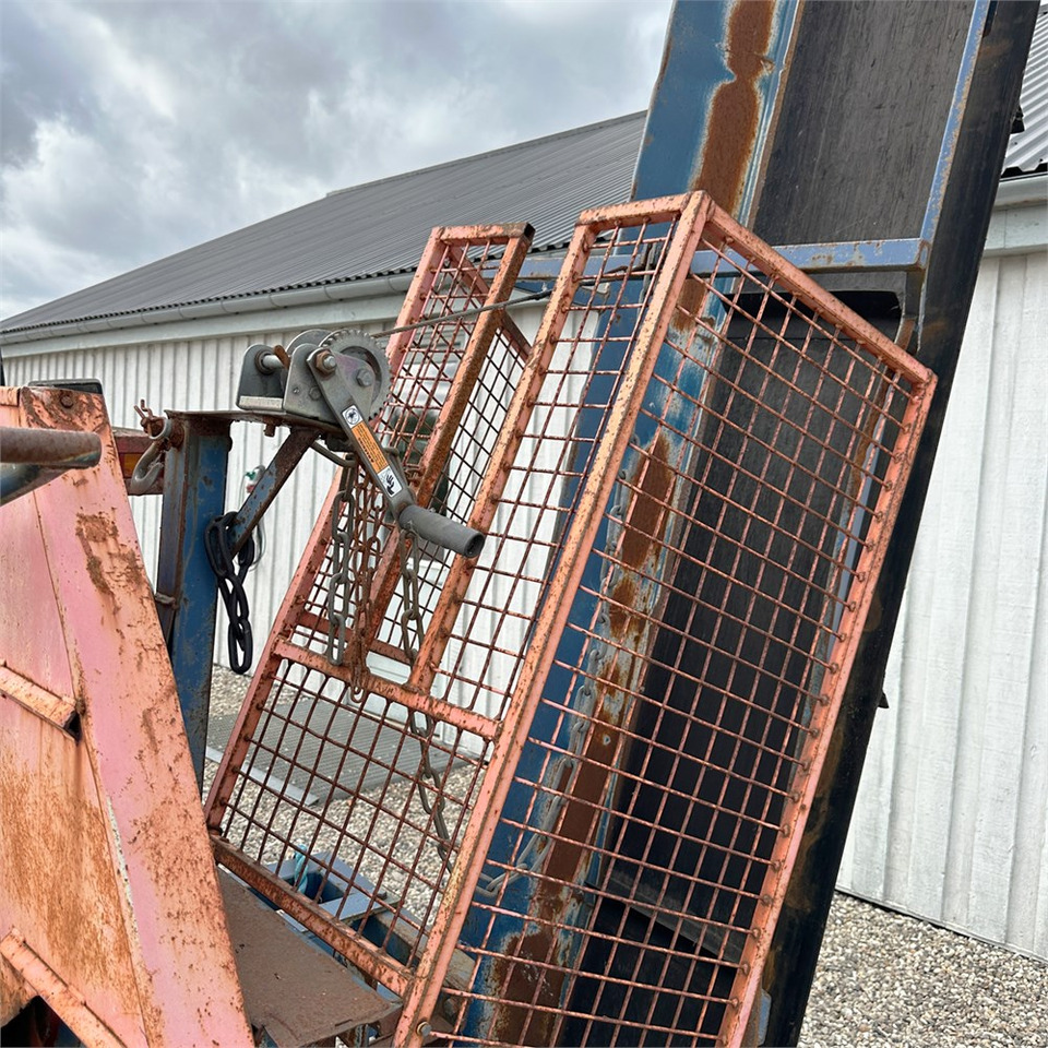 Farm tractor International IH 474: picture 30 Farm tractor International IH 474: picture 30