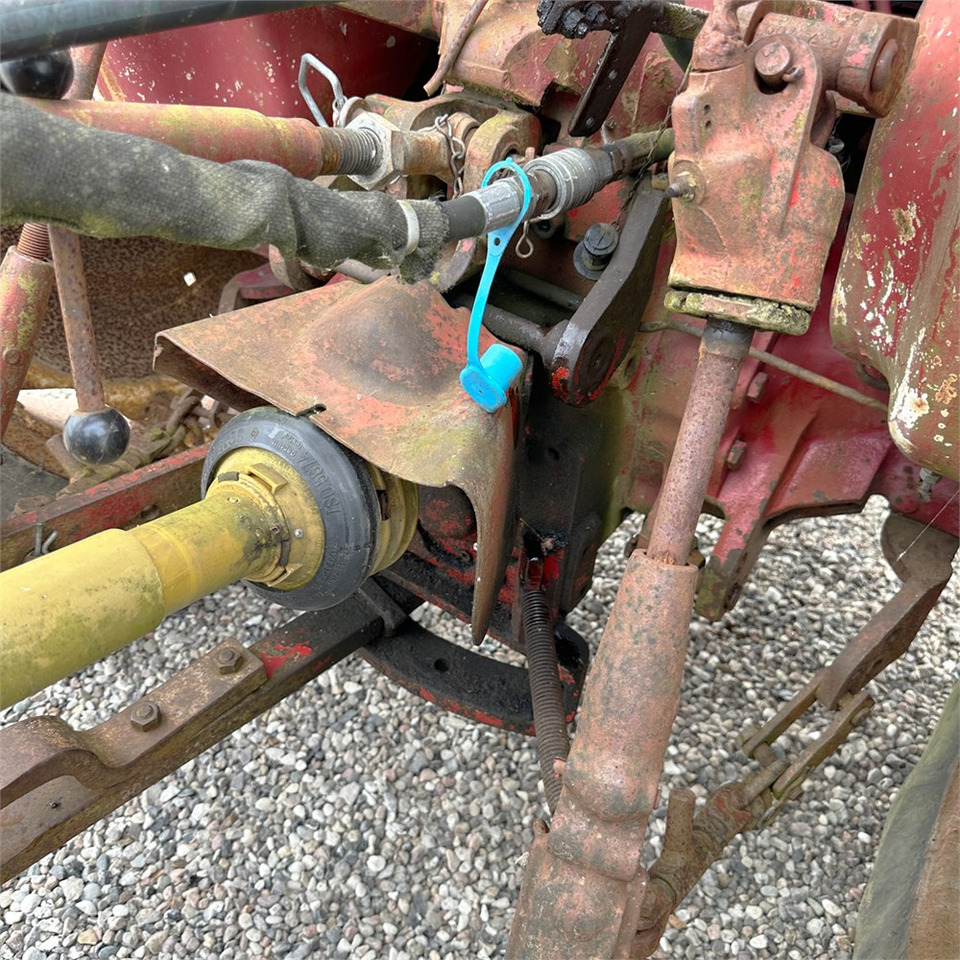 Farm tractor International IH 474: picture 26 Farm tractor International IH 474: picture 26