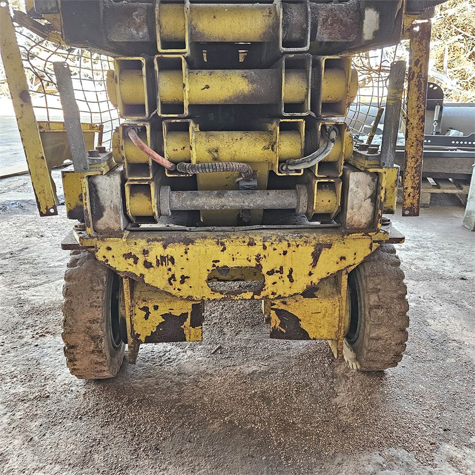 Scissor lift Iteco LG6084: picture 16