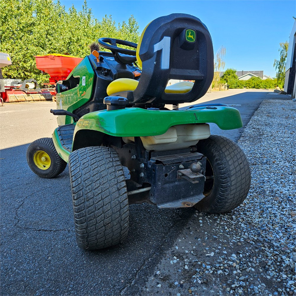 John Deere X304 - Garden mower: picture 5 John Deere X304 - Garden mower: picture 5