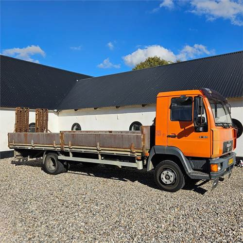 MAN 8 163 lc - Dropside/ Flatbed truck: picture 1 MAN 8 163 lc - Dropside/ Flatbed truck: picture 1