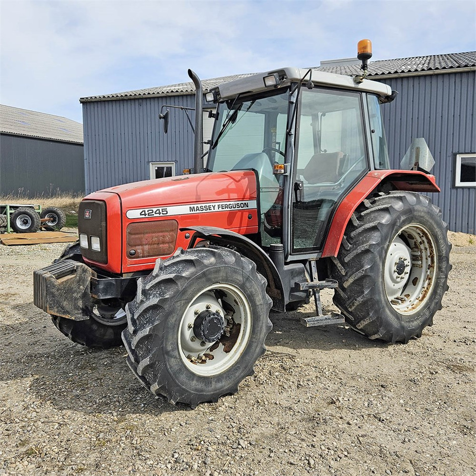 Massey Ferguson 4245 - Farm tractor: picture 1 Massey Ferguson 4245 - Farm tractor: picture 1