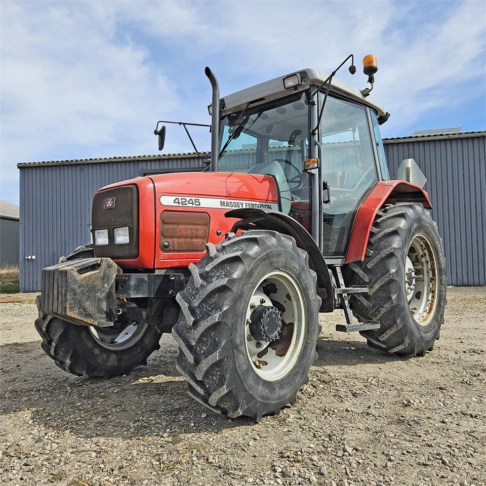 Massey Ferguson 4245 - Farm tractor: picture 3 Massey Ferguson 4245 - Farm tractor: picture 3