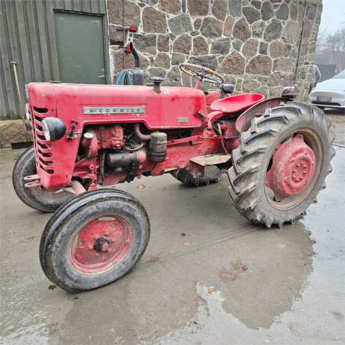 McCORMICK D-324 Standard - Farm tractor: picture 1 McCORMICK D-324 Standard - Farm tractor: picture 1